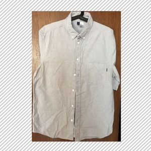 🔥SOLD🔥Men’s H&M gray Short sleeve shirt.